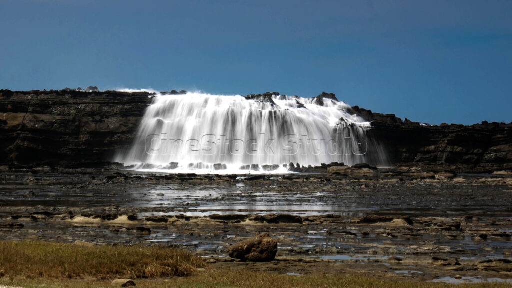 Long exposure big waves create beautiful sea views of waterfalls and water flows